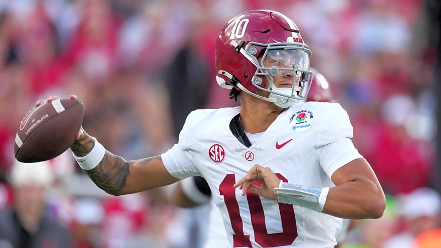  Alabama quarterback agrees to deal to re-sign for 2026 season