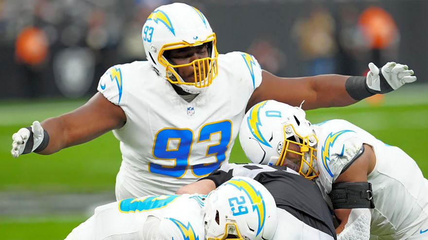 Defensive Tackle Otito Ogbonnia Signs 1-Year Deal With Dallas Cowboys