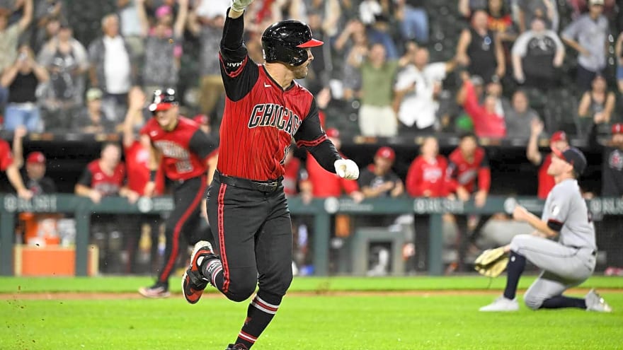 White Sox OF Mike Tauchman walks off Guardians with swinging bunt
