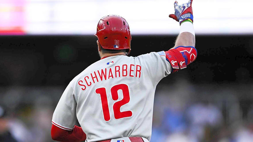 Kyle Schwarber joins 30 home run club with bomb vs. Padres