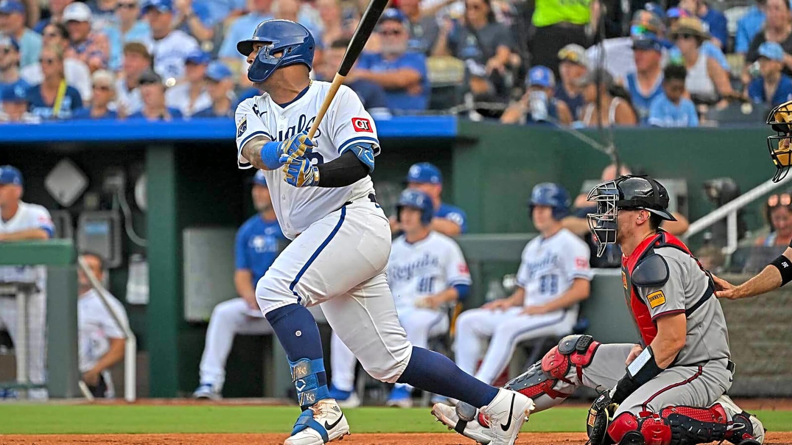 Royals’ Salvador Perez walks off the Braves with an extra-innings RBI