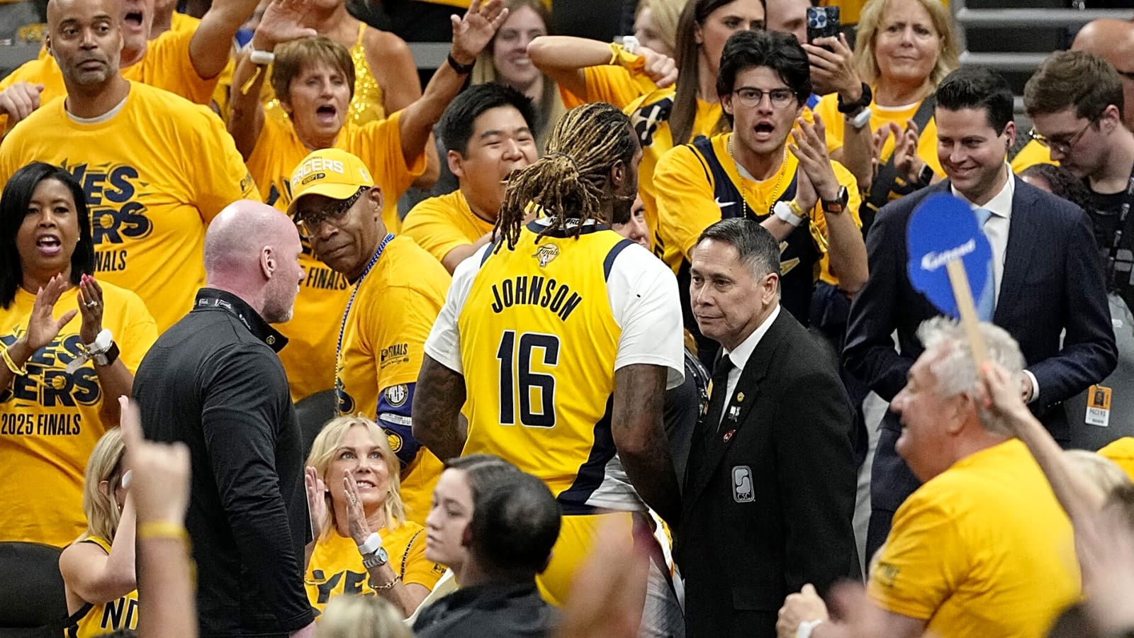 Pacers’ James Johnson’s reaction to wild ejection is pure gold