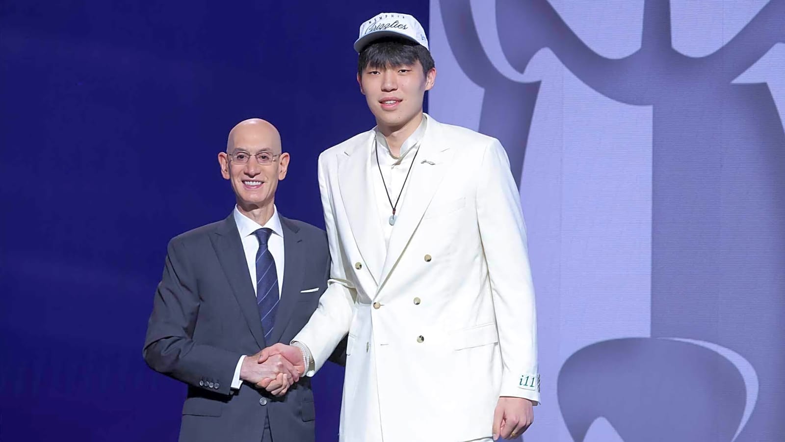 Trail Blazers rookie Yang Hansen perfectly shows he’s ready to run with Damian Lillard