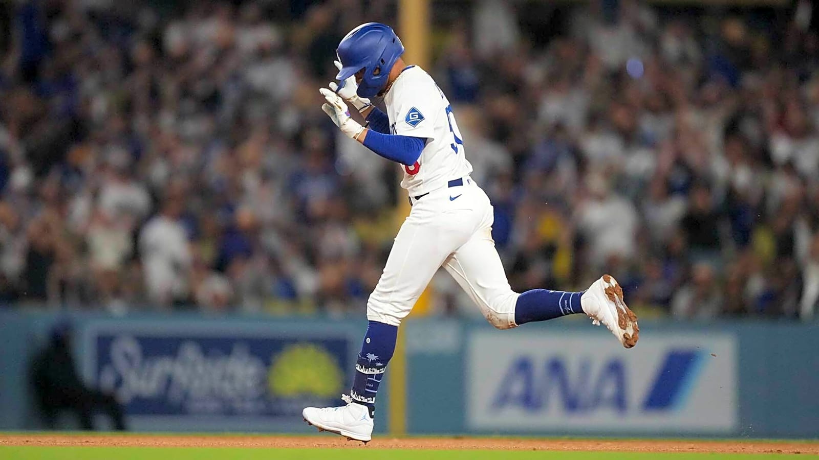Dodgers’ Mookie Betts breaks slump with left field bomb