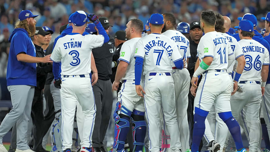 Blue Jays, Dodgers clear benches in Game 7 of World Series