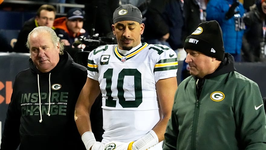 Jordan Love knocked out of game vs. Bears with concussion