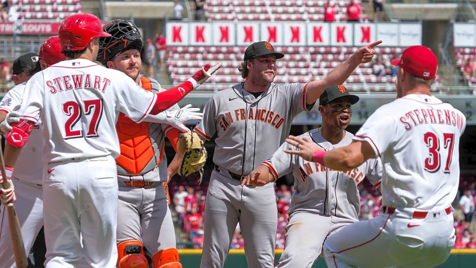 Benches clear after final out of Reds-Giants game