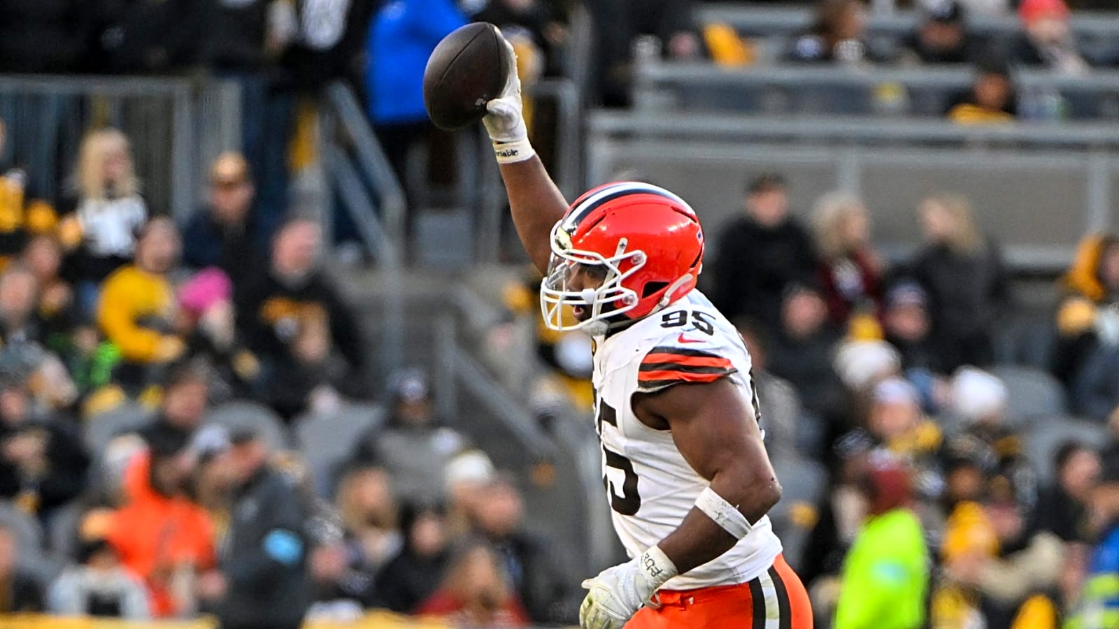 Cleveland Browns: Myles Garrett Reveals Move Before Nick Chubb Left