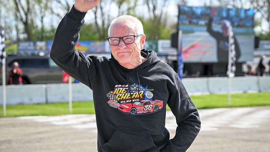 Mark Martin Publicly Trashes NASCAR’s Functioning in Social Media Rant