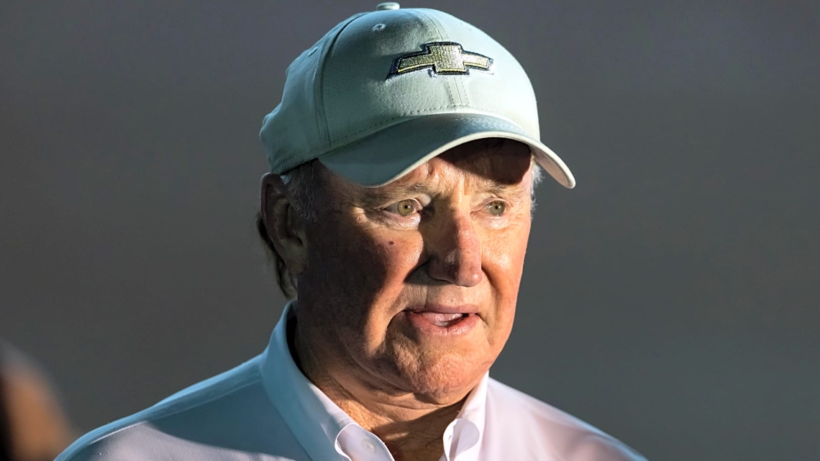 Richard Childress gives Kyle Busch a message before Daytona 500