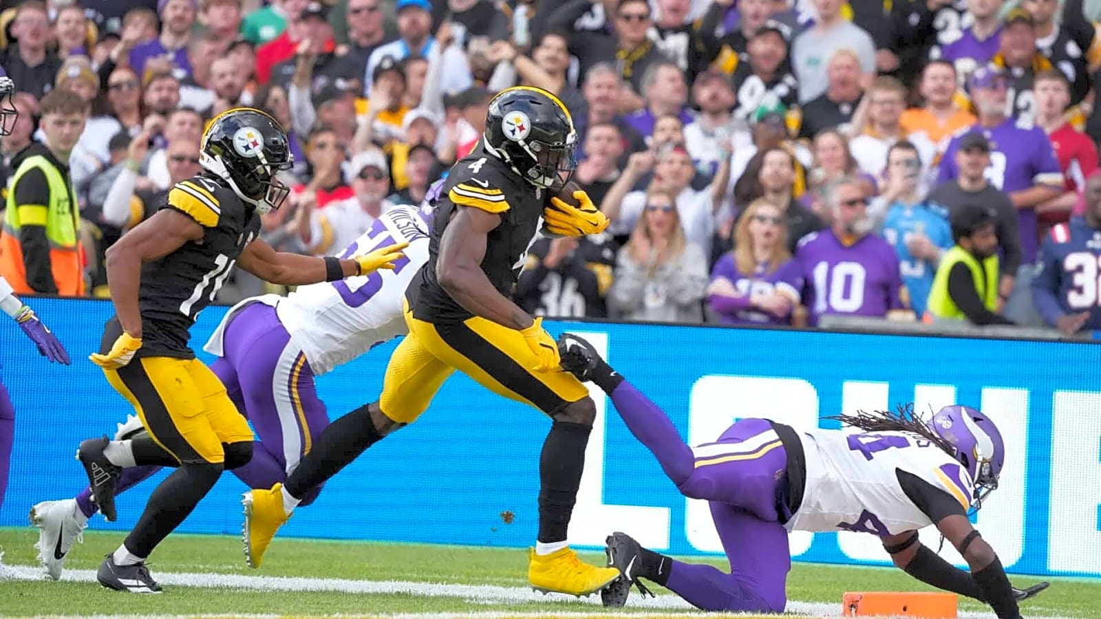 DK Metcalf Has Explosive Performance Against Vikings in Dublin