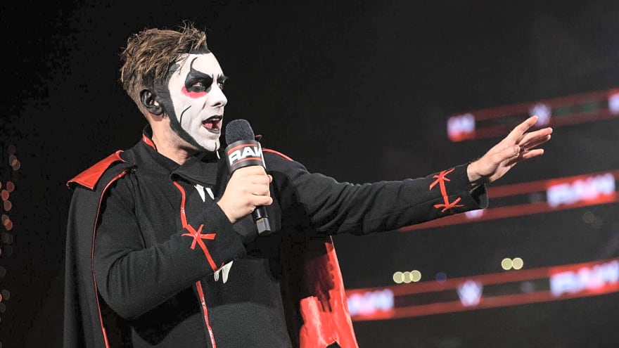 WWE superstar Danhausen reacts to the New York Knicks’ 43-day undefeated run