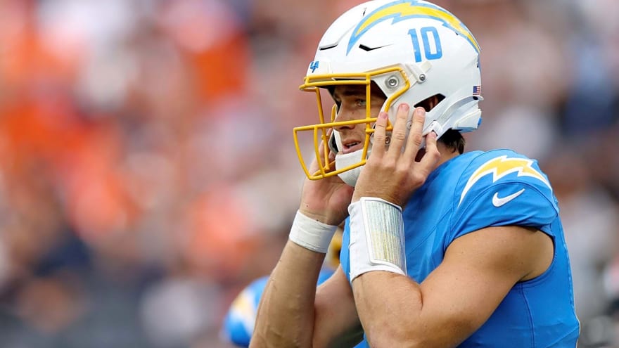 ‘What is he looking at?’- Justin Herbert bluntly called out amid Chargers struggles