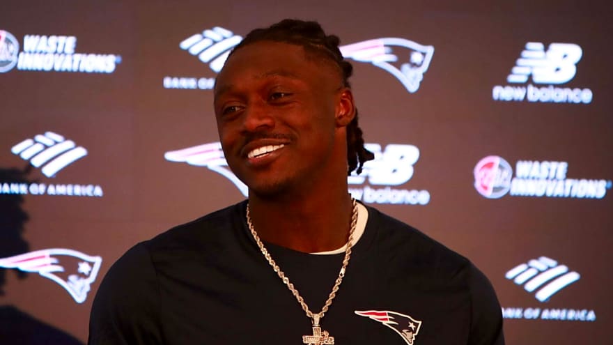 Patriots’ AJ Brown admits he leaked stories about Eagles to the media, says it was ‘okay to do’