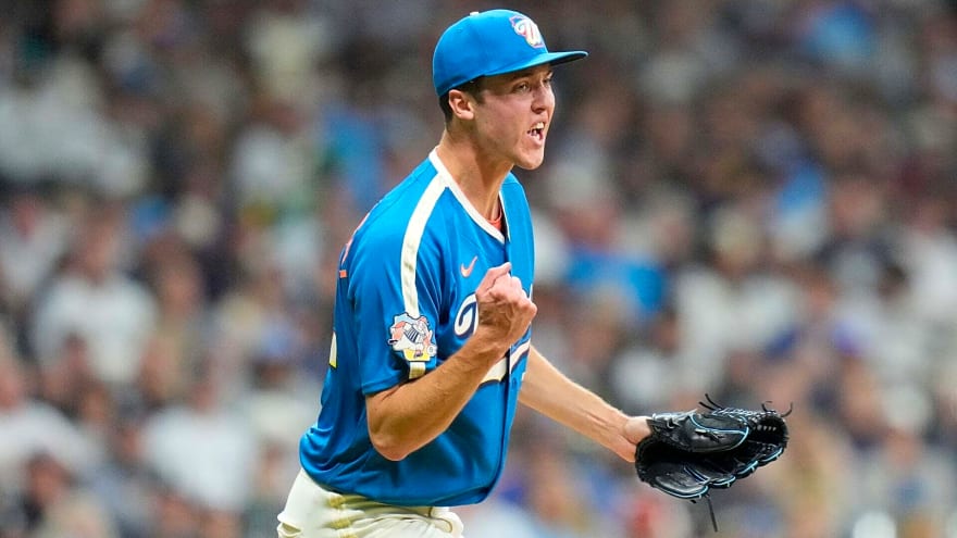 Jacob Misiorowski debuts new glove with special MLB trading card inside it