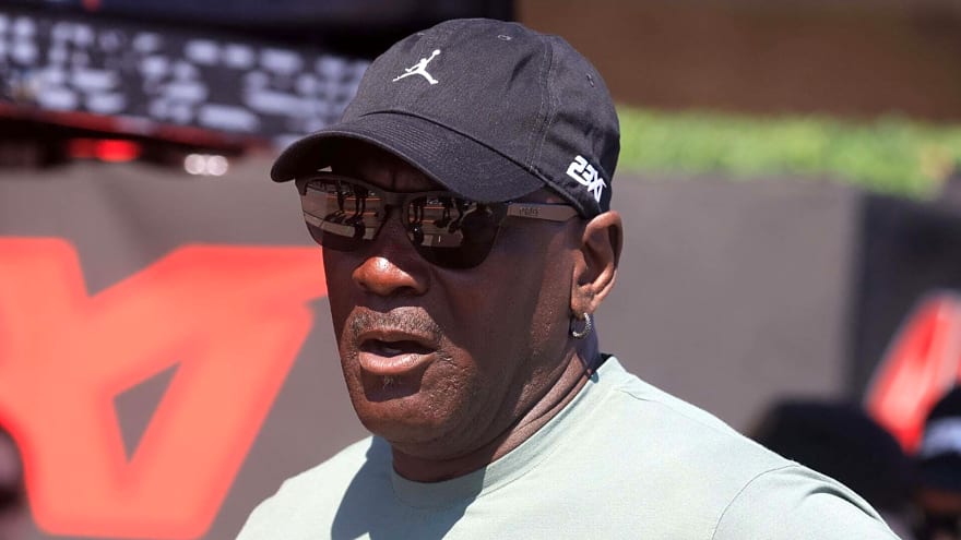 Michael Jordan tried to sign his jersey, but 6-year-old Jalen Brunson wasn’t having it