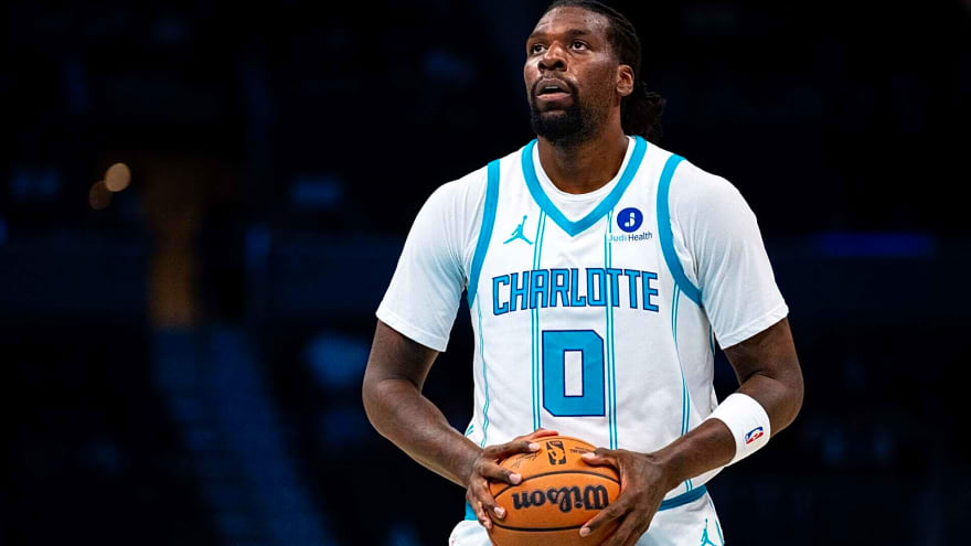 ‘What standards?’ – NBA coach under fire for forcefully benching $125 million star and blowing halftime lead