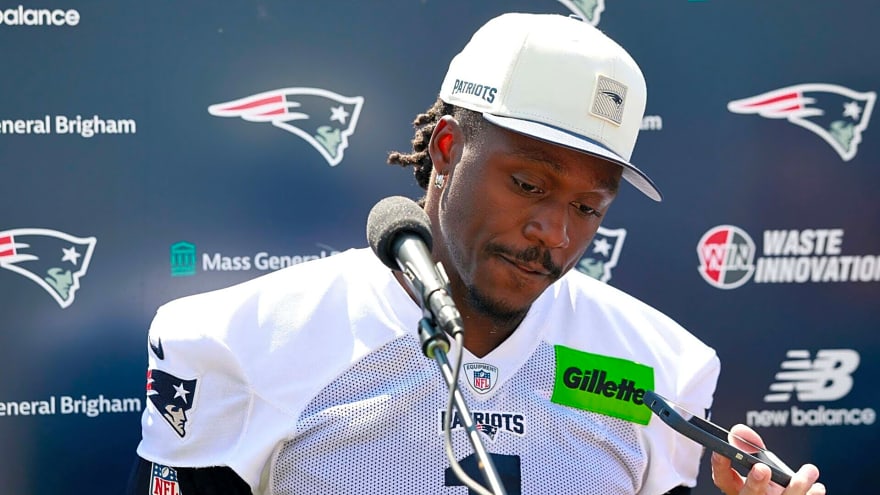 ‘He’s already done’ – Philadelphia Eagles fans pick up on ‘miserable’ AJ Brown during Patriots camp