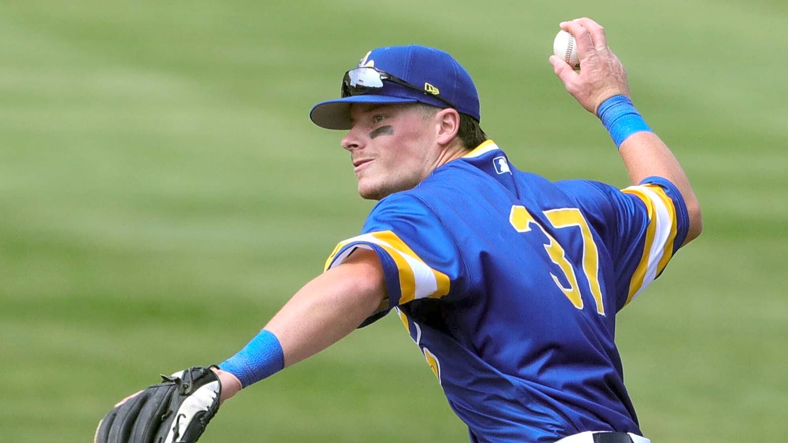 Guardians' top prospect diagnosed with an oblique strain