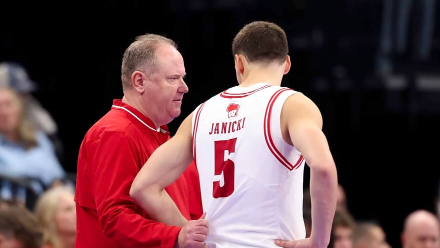 Wisconsin Badgers’ Jack Janicki sends strong reminder about his impact after scoring zero points in 23 minutes