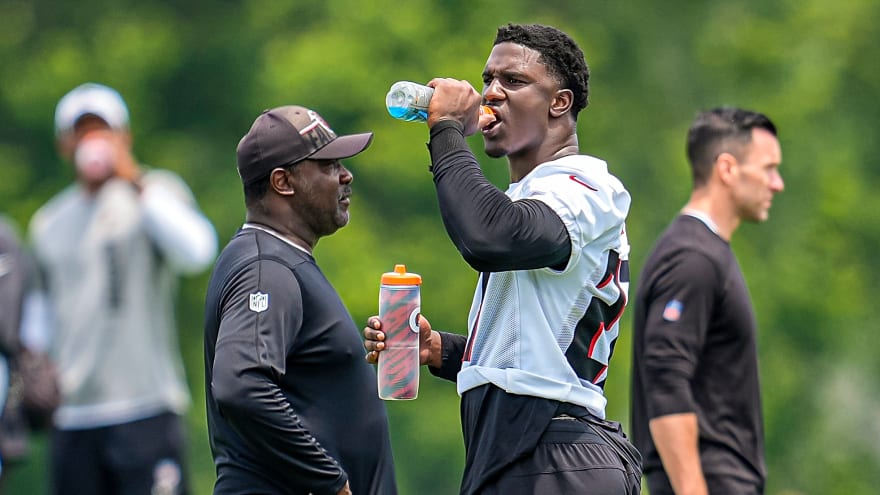Atlanta Falcons Rookie Sets Tone At Training Camp