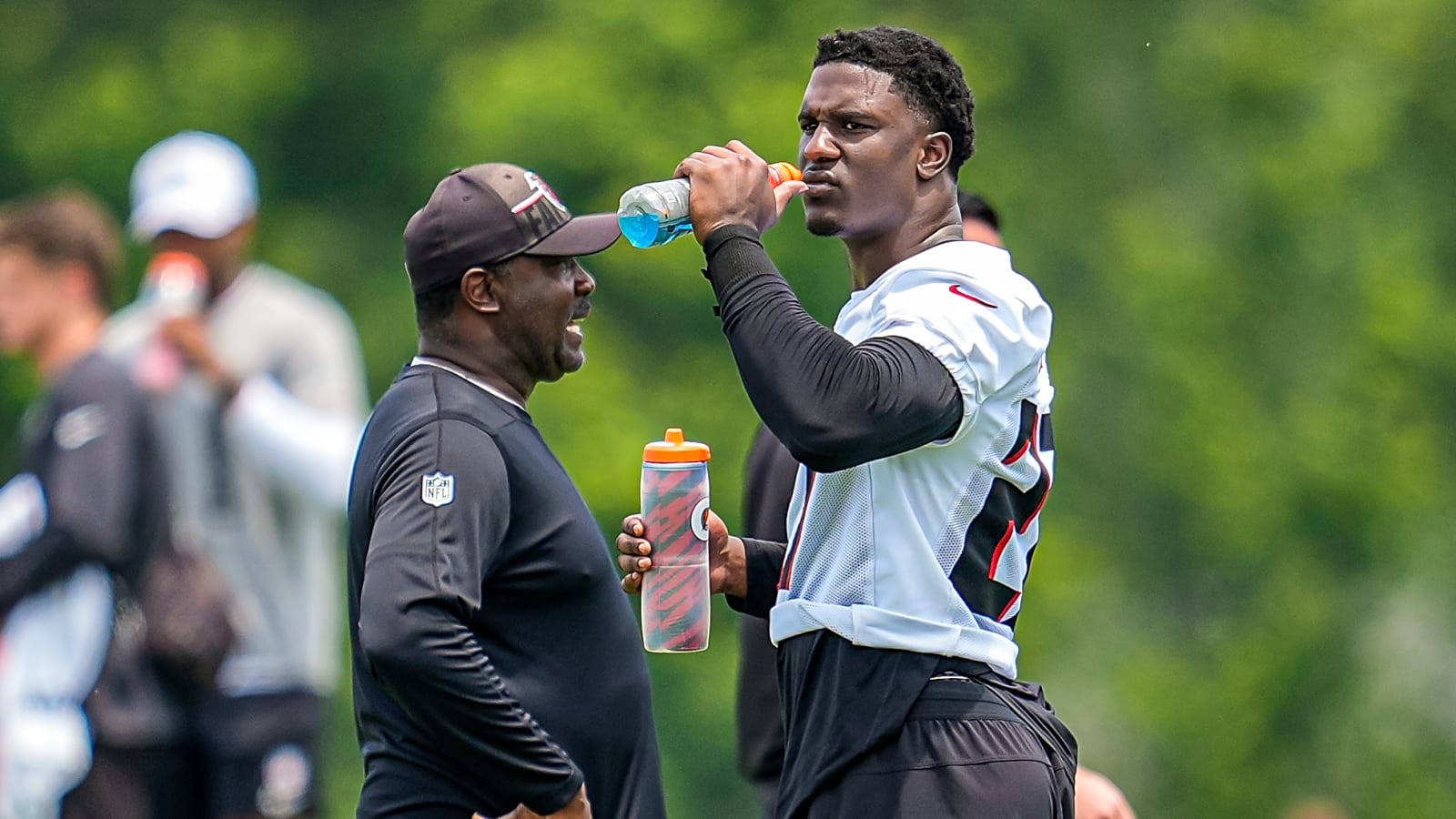 Falcons head coach Raheem Morris revealed that he wanted to draft former Tennessee Vols edge rusher James Pearce because of his attitude
