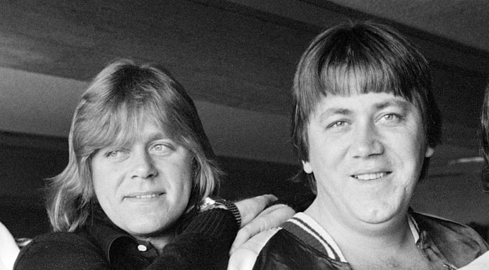 Chicago (Terry Kath/Peter Cetera vs. Bill Champlin/Jason Scheff)