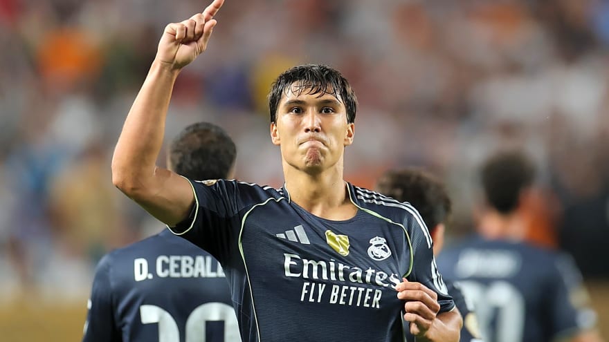 Unai Emery has urged Aston Villa to sign 'typical number nine' from top European club