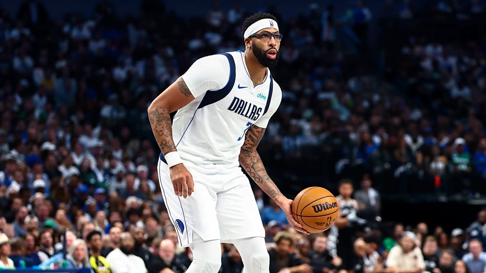 Mavericks Reach Out To Warriors About Anthony Davis Trade; Only Two Realistic Scenarios Are Possible