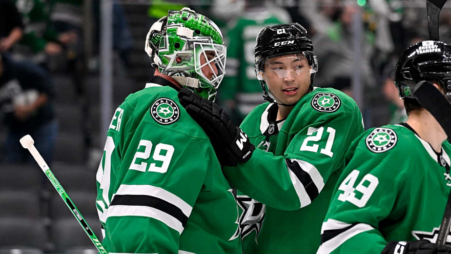 Jason Robertson's hat trick allows Stars to continue win streak 