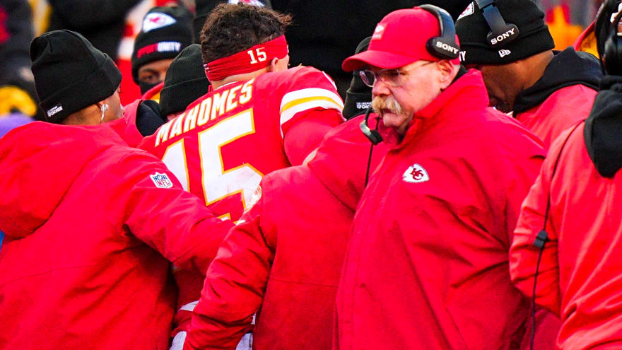 Patrick Mahomes Tears ACL as Chiefs’ Playoff Streak Snaps