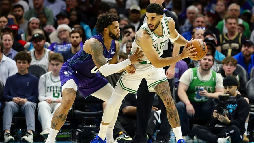 Joe Mazzulla Impressed by Jayson Tatum’s Ability to Read Defenses in Boston’s Playoff-Clinching Win