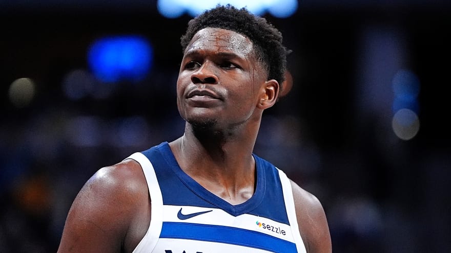 Edwards joins legendary company by surpassing milestone career total  