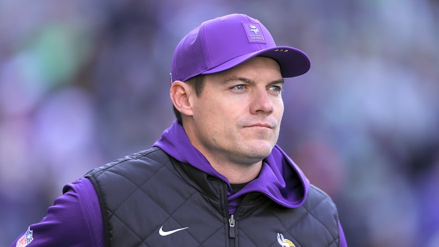 Vikings HC addresses QB situation for Commanders game