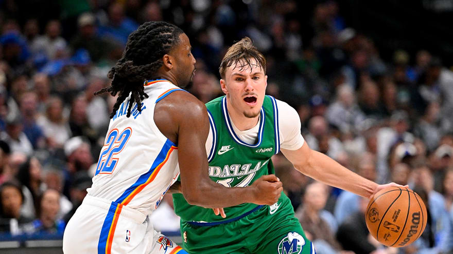 Cooper Flagg hurts shoulder, kept on bench late in game