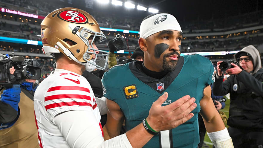 Buccaneers Legend Lavonte David Throws Shade At Jalen Hurts