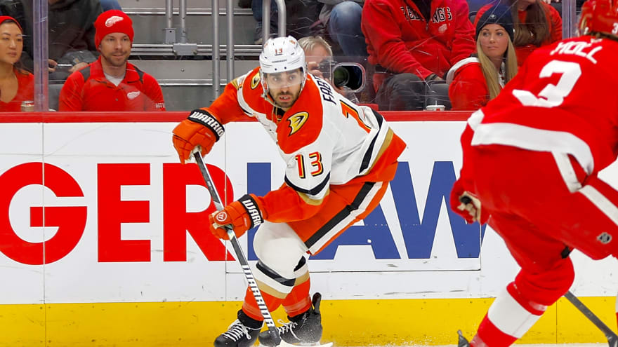 Versatile Veteran Forward Signs with the St. Louis Blues