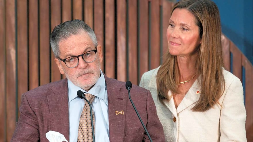 Cavaliers owner Dan Gilbert, wife Jennifer announce divorce after 30 years