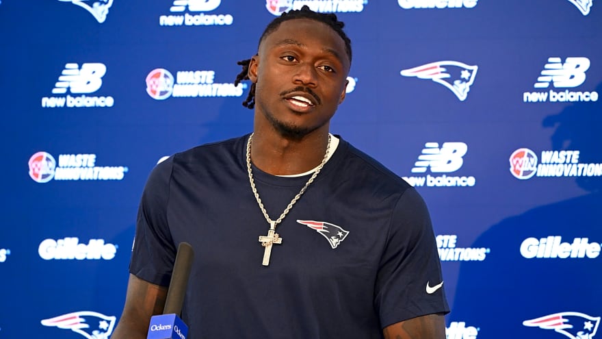 AFC Notes: A.J. Brown, Drake Maye, Kadyn Proctor, Dolphins, Patriots