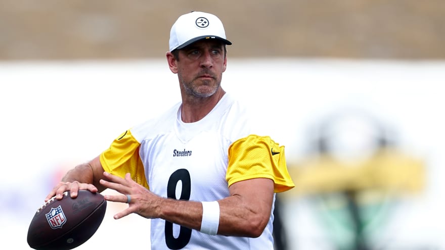 Steelers' Aaron Rodgers blasts critics of Mike Tomlin