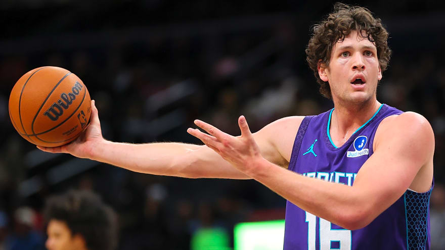 Hornets’ PJ Hall Out Indefinitely With Right Ankle Fracture