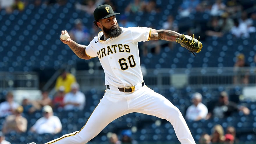 Diamondbacks Sign Dennis Santana To Minor League Deal
