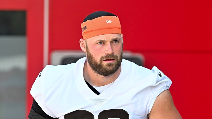 TE Brenden Bates Receives Clearance
