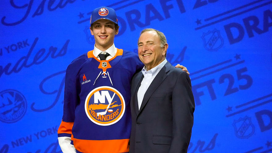 Islanders Sign Victor Eklund To Entry-Level Contract