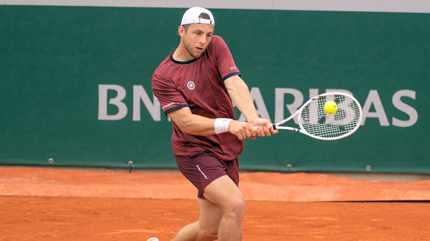 Tallon Griekspoor Rejects Dutch Minister’s Call to Quit Russia Exhibition Amid Controversy