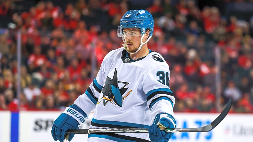 Lucas Carlsson Signs In Sweden