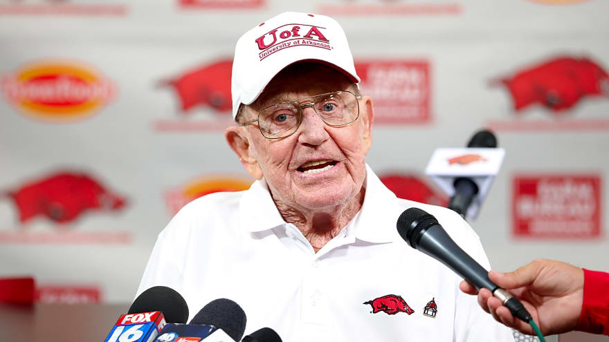 Legendary coach Lou Holtz has died at age 89