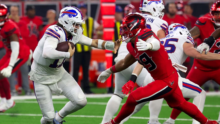 Josh Allen voices clear frustration following Week 12 loss to Texans that Bills Mafia can&#39;t help but agree with