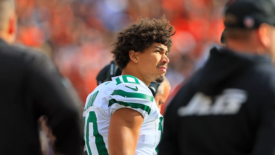 Jets Cut Allen Lazard, Signaling End of Rodgers Era
