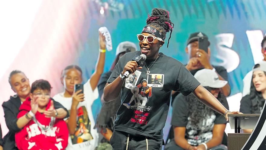 Chelsea Gray Is Defining What It Is To Be Legendary